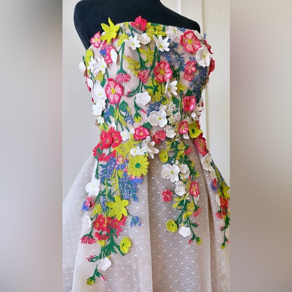 Elie Saab Floral Embroidered Swiss Dot Strapless Gown Spring/Summer 2023 - Picture 11 of 16